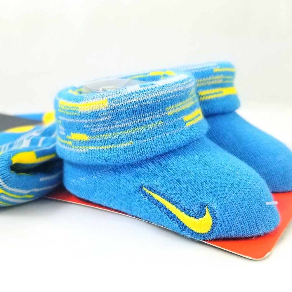 New Nike Infant Hat & Booties 2 Piece Set - Baby - Picture 2 of 3